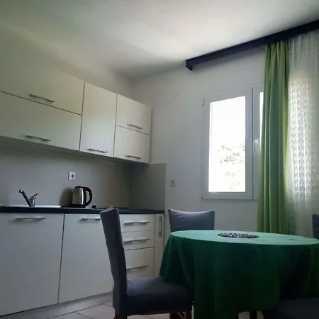 Appartamento 4 *