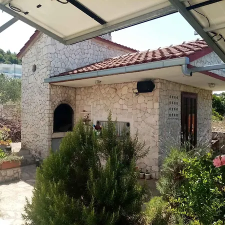 4 * Vinišće